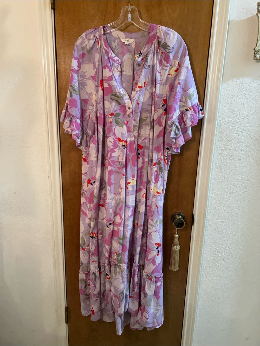 Lavender Floral Ruffle Sleeve Women’s Dress. 2X. Light and soft. Great shape